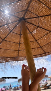 Elena Santarelli feet photo thumbnail