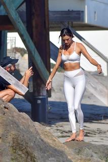 Alessandra Ambrosio feet photo thumbnail