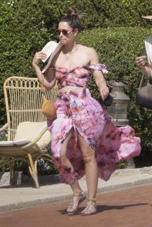 Jessica Biel feet photo thumbnail