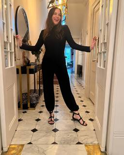 Liv Tyler feet photo thumbnail