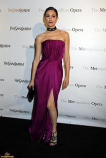 Emmy Rossum feet photo thumbnail