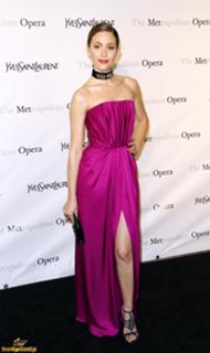 Emmy Rossum feet photo thumbnail