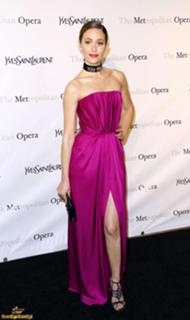 Emmy Rossum feet photo thumbnail