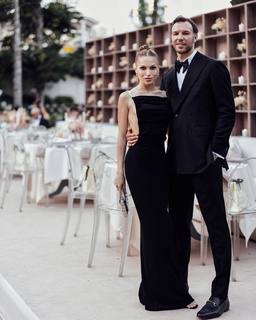 Duygu Özaslan feet photo thumbnail