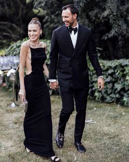 Duygu Özaslan feet photo thumbnail