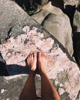 Giovanna Lancellotti feet photo thumbnail