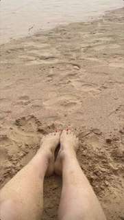Xenia Tchoumitcheva feet photo thumbnail