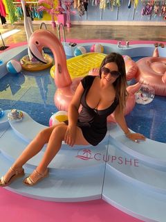 Claudia Romani feet photo thumbnail