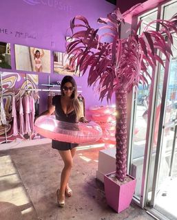 Claudia Romani feet photo thumbnail