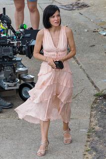 Lily Allen feet photo thumbnail