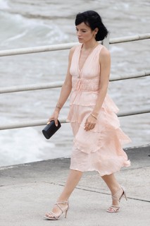 Lily Allen feet photo thumbnail
