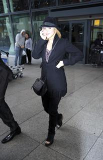 Shakira feet photo thumbnail