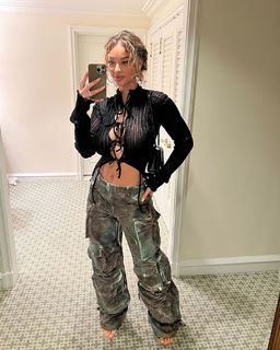 Lauren R. Wood feet photo thumbnail