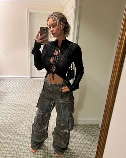 Lauren R. Wood feet photo thumbnail