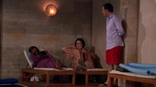 Mindy Kaling feet photo thumbnail