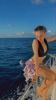 Xenia Tchoumitcheva feet photo thumbnail