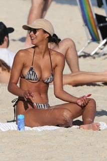 Lais Ribeiro feet photo thumbnail