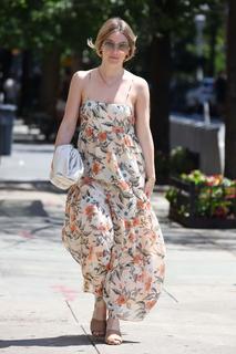 Julianne Hough feet photo thumbnail