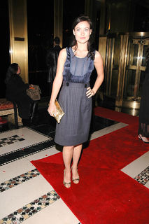Olivia Wilde feet photo thumbnail