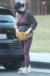 Katy Perry feet photo thumbnail