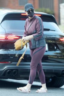 Katy Perry feet photo thumbnail