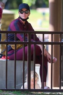 Katy Perry feet photo thumbnail