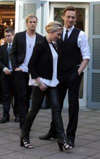 Scarlett Johansson feet photo thumbnail
