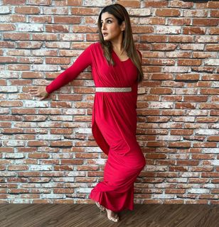 Raveena Tandon feet photo thumbnail