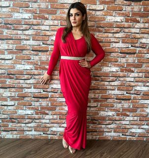 Raveena Tandon feet photo thumbnail