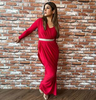 Raveena Tandon feet photo thumbnail