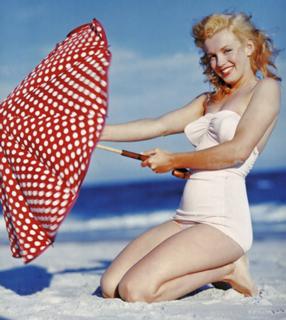 Marilyn Monroe feet photo thumbnail