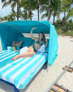 Michelle Monaghan feet photo thumbnail