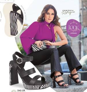 Cynthia Rodríguez feet photo thumbnail