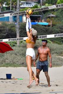 Alessandra Ambrosio feet photo thumbnail