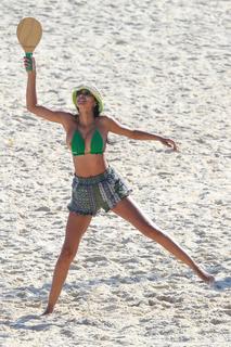 Lais Ribeiro feet photo thumbnail