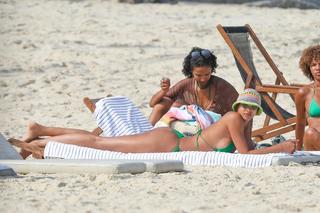 Lais Ribeiro feet photo thumbnail