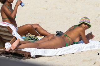 Lais Ribeiro feet photo thumbnail