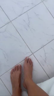 Karolina Kowalkiewicz feet photo thumbnail