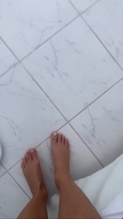 Karolina Kowalkiewicz feet photo thumbnail
