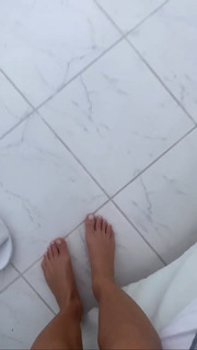 Karolina Kowalkiewicz feet photo thumbnail
