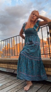 Busy Philipps feet photo thumbnail