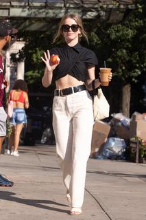 Julianne Hough feet photo thumbnail
