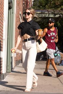 Julianne Hough feet photo thumbnail