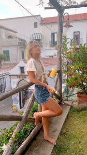 Vale Genta feet photo thumbnail