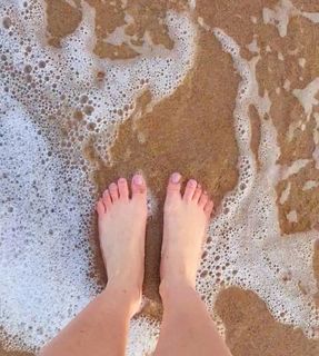 Lívia Andrade feet photo thumbnail