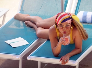 Jennifer Lopez feet photo thumbnail
