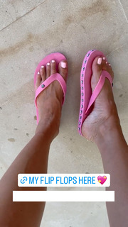 Chiara Ferragni feet photo thumbnail