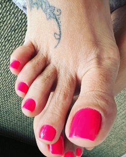 Karin Klemp feet photo thumbnail