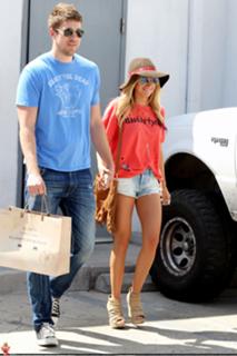 Ashley Tisdale feet photo thumbnail