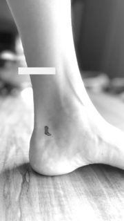 Kendall Jenner feet photo thumbnail